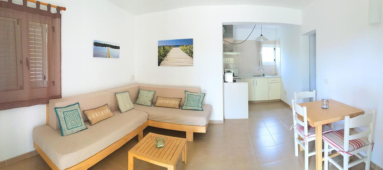 Vivendes Adelina - Escapada Formentera Guest House Es Pujols Bagian luar foto